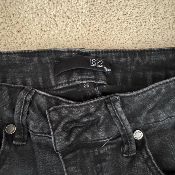 1822 Denim Black Distressed Women Jeans - Picture 2 of 3